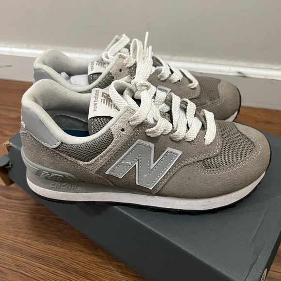 New Balance Gray 574 Core Sneakers Size 5 US $90 - Picture 6 of 10